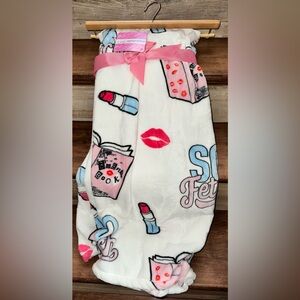 Cute 🥰 "MEAN GIRLS"  Viral Paramount Official Soft Throw Blanket 60” x 70” Viral